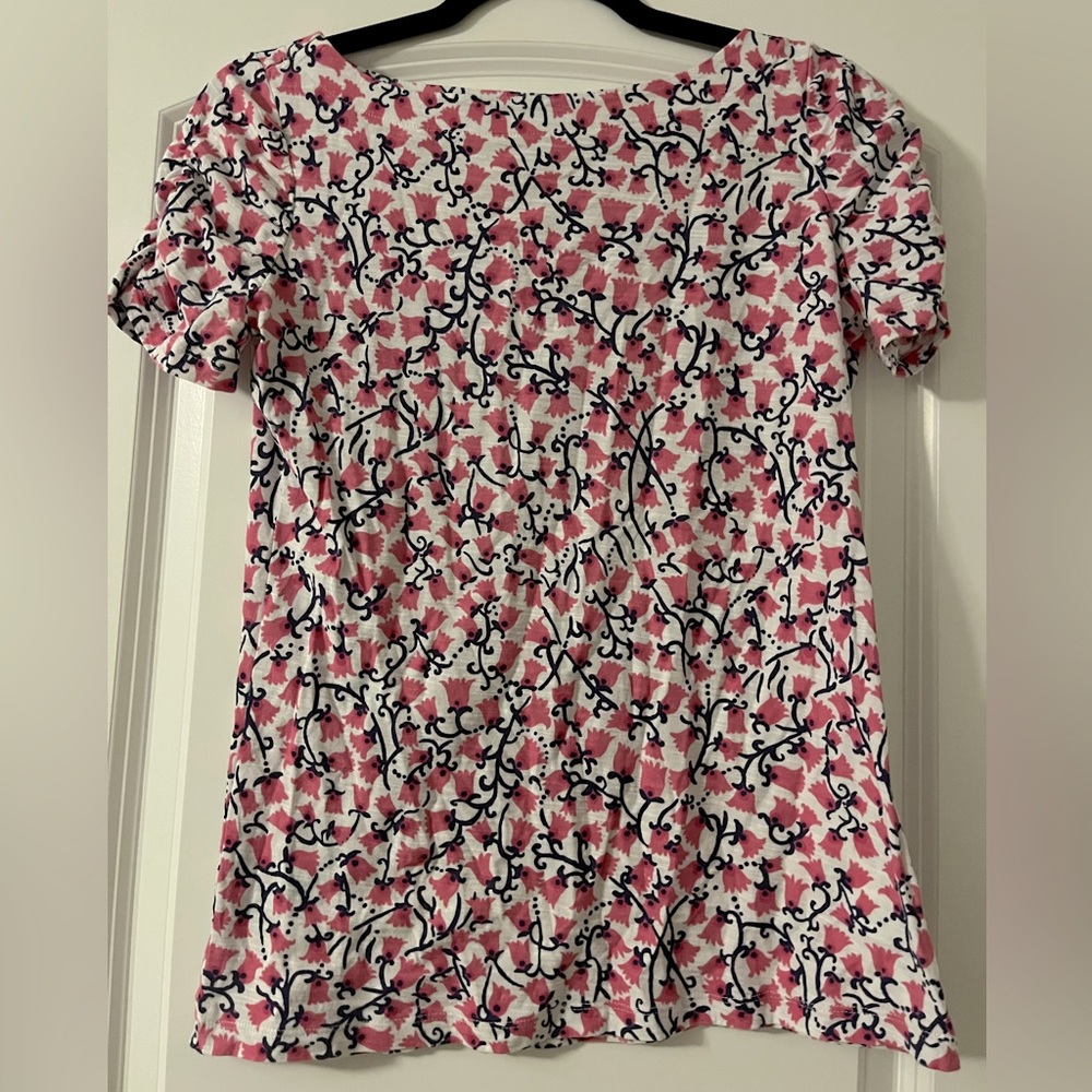 Beautiful Lilly Pulitzer floral top, size medium